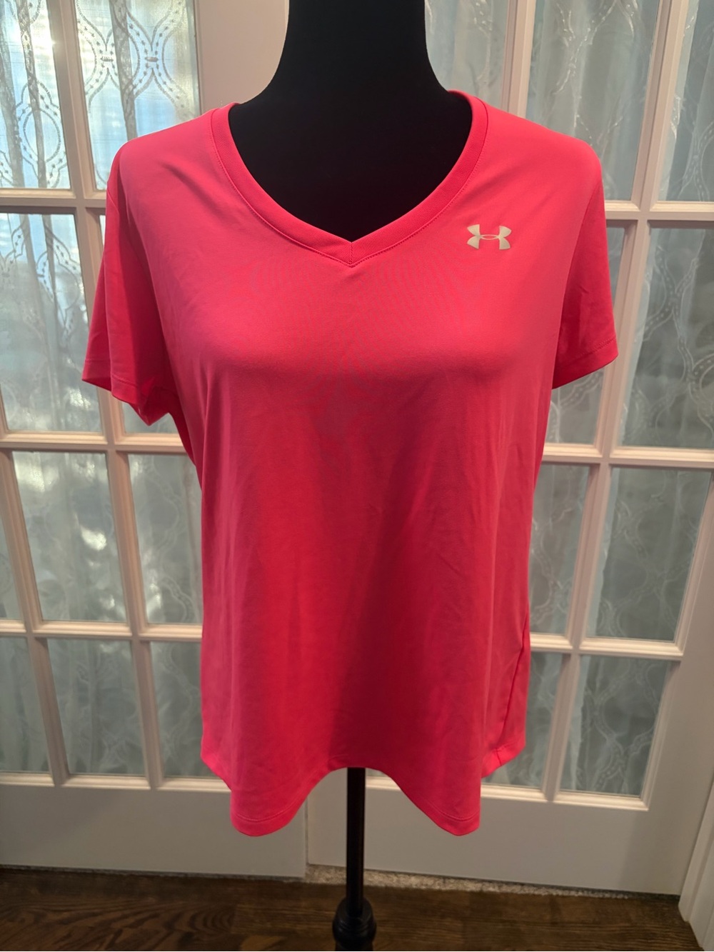 Under Armour Women's Pink V-Neck Performance Tee XL